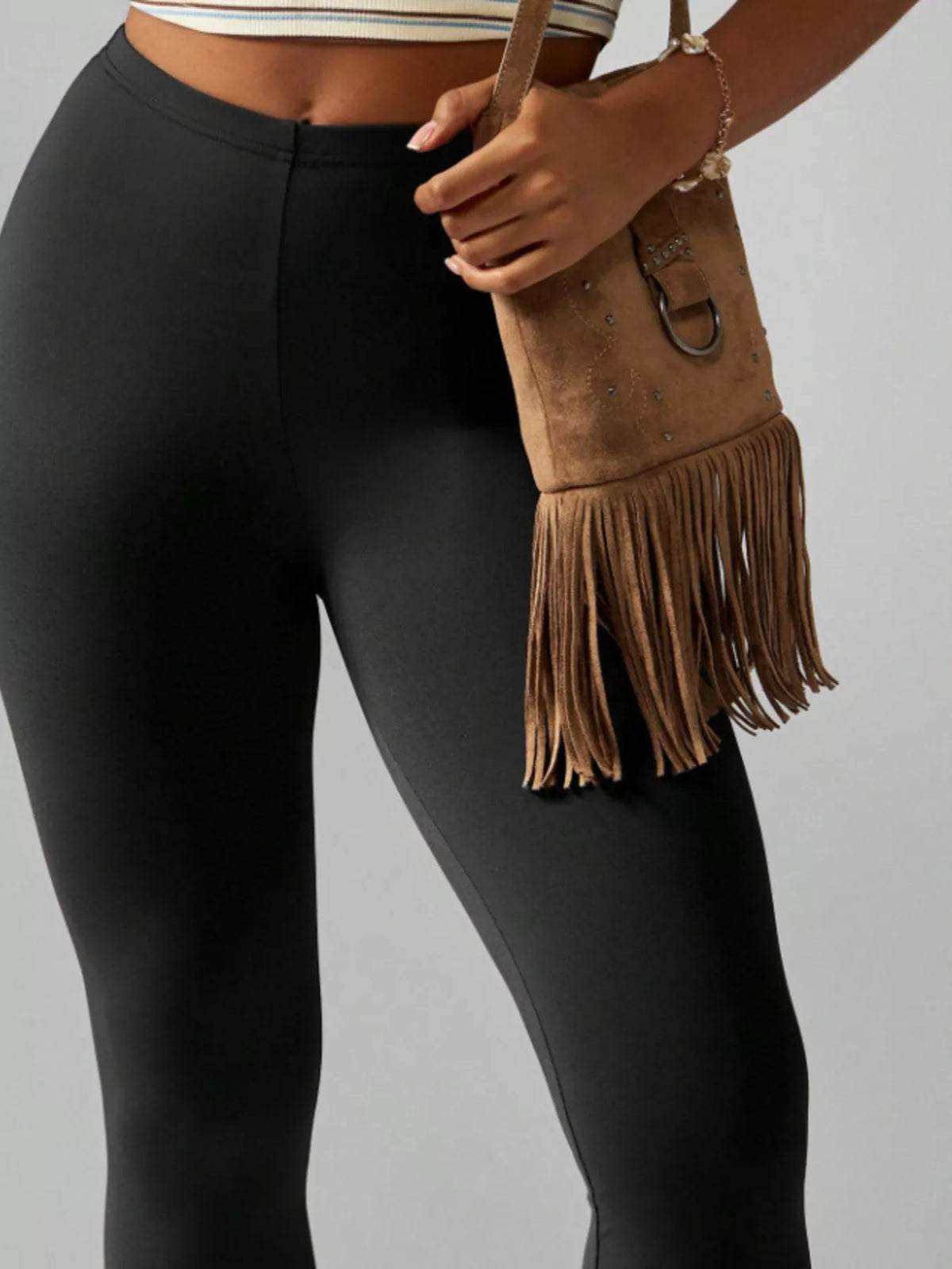 High-waisted Active Capri Leggings (2)