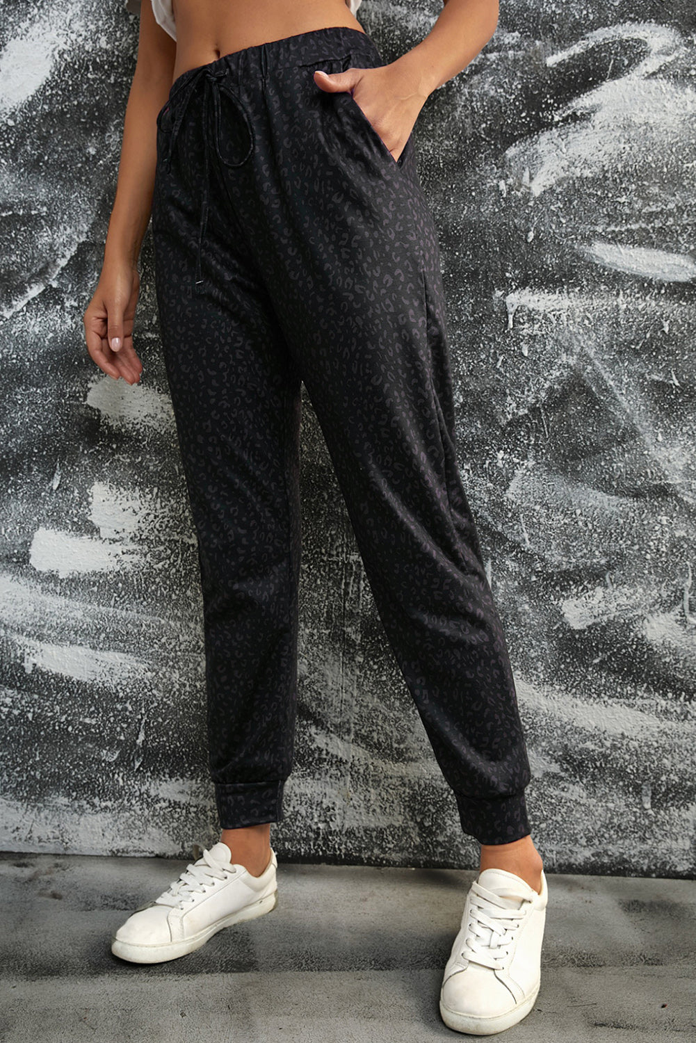 Leopard Print Joggers Pockets (6)