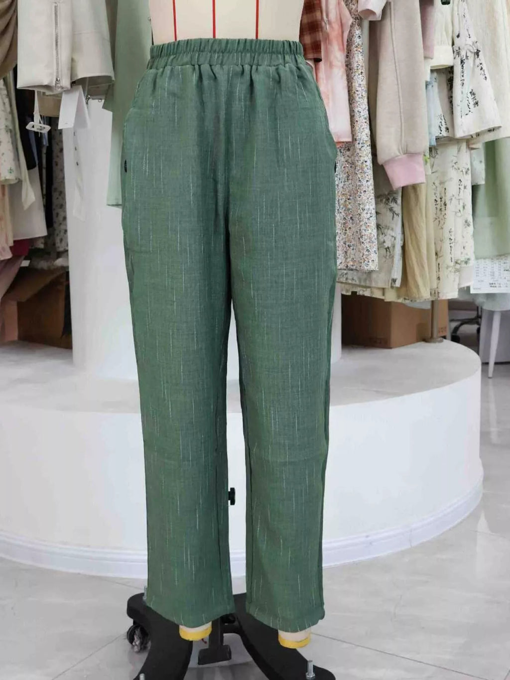 Loose Fit Cropped Pants (11)