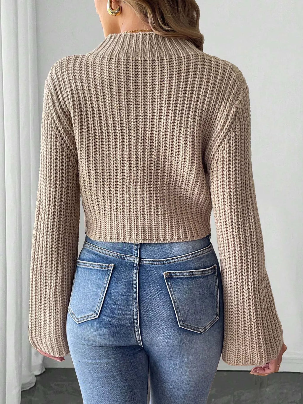 Bow-decorated Mock Neck Cropped Sweater (4)