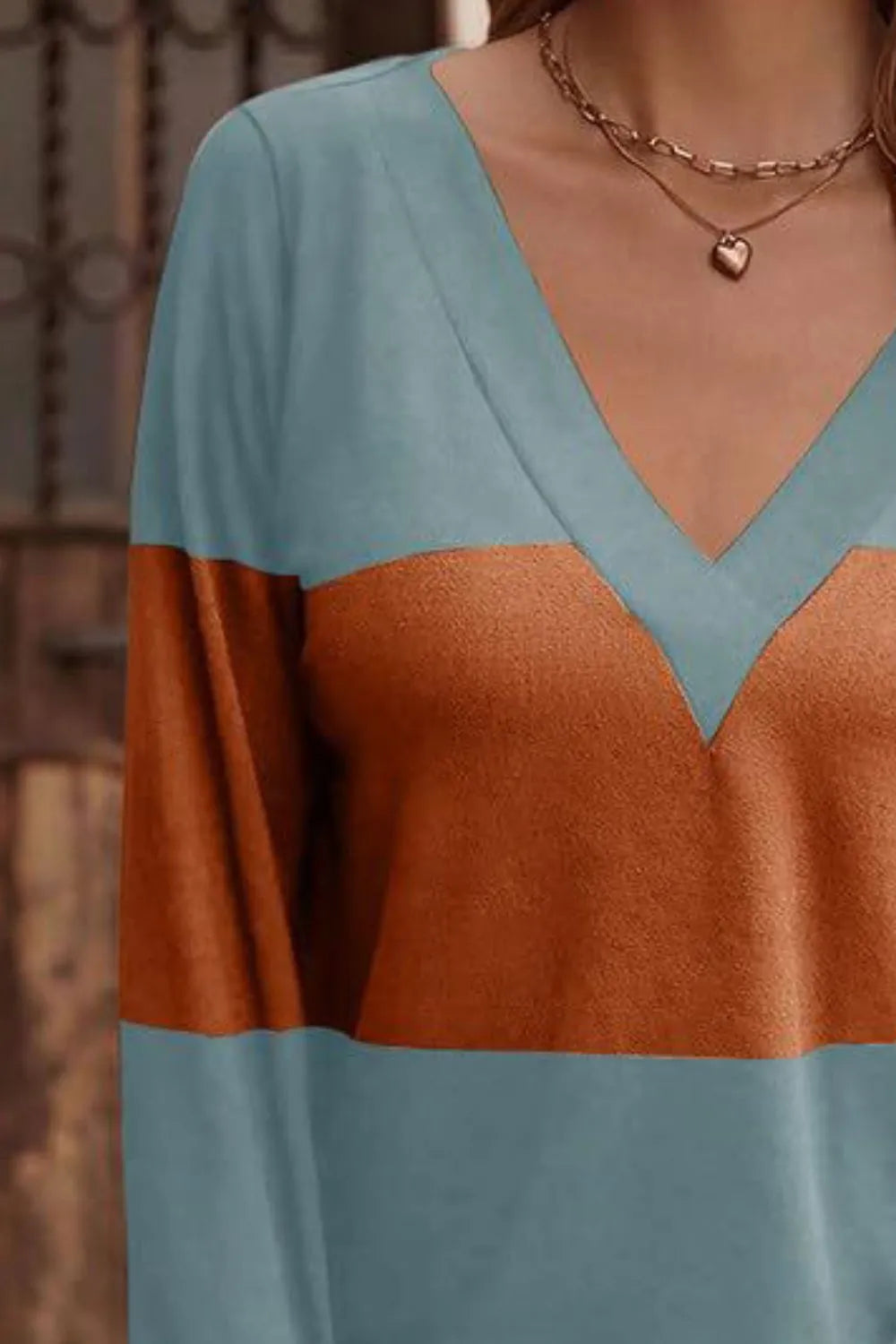 Decorative Button Contrast V-neck Long Sleeve T-shirt (15)