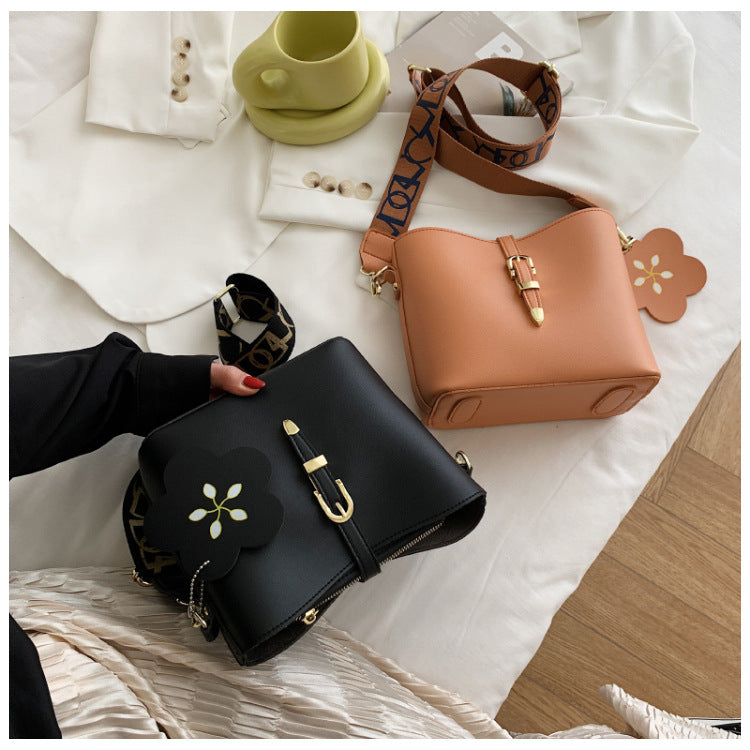 Large Capacity Shoulder Bag Wide Strap Crossbody photo 27