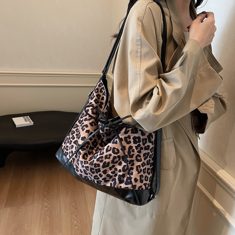 Leopard Print Large Capacity Backpack Three-purpose photo 5