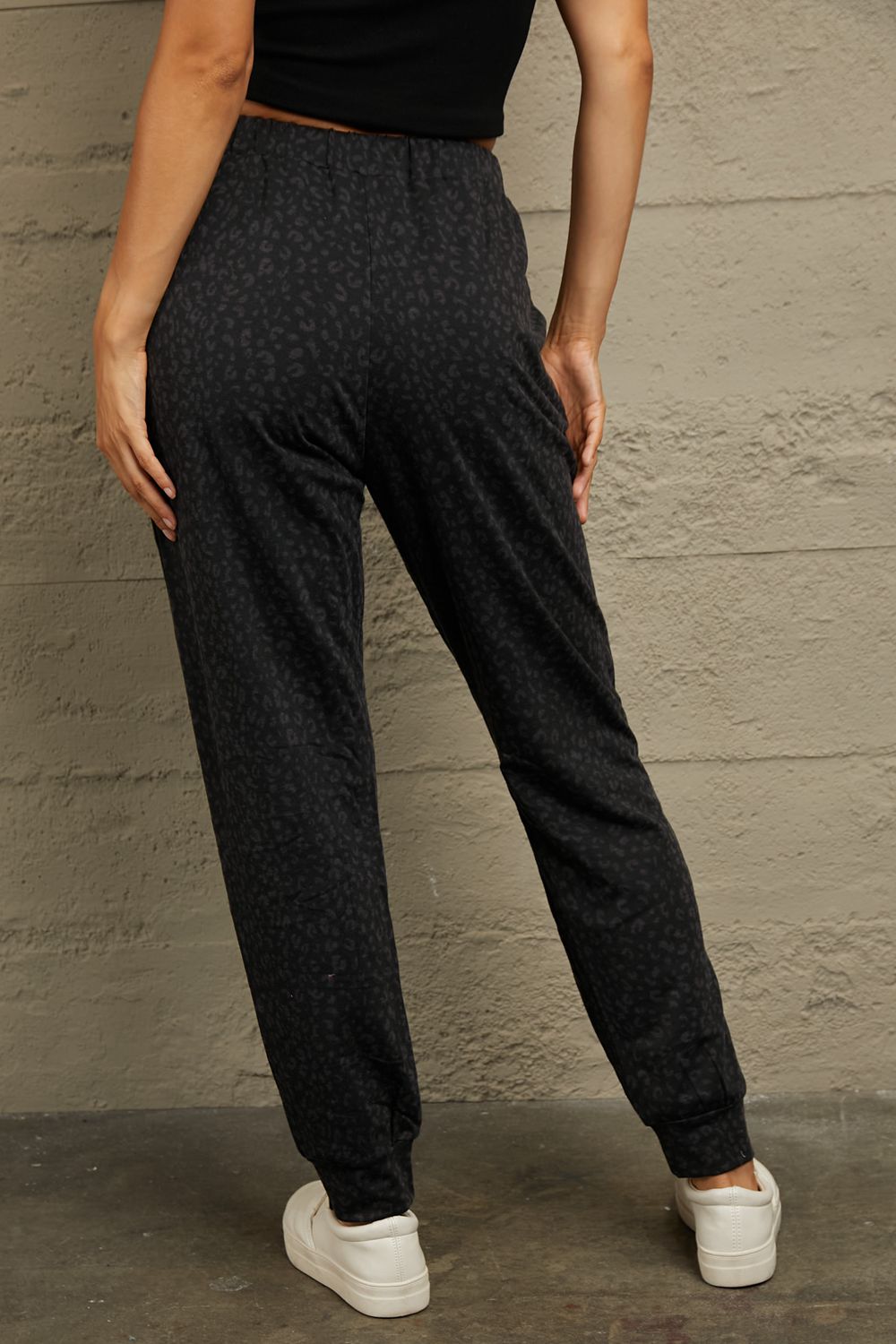 Leopard Print Joggers Pockets (2)
