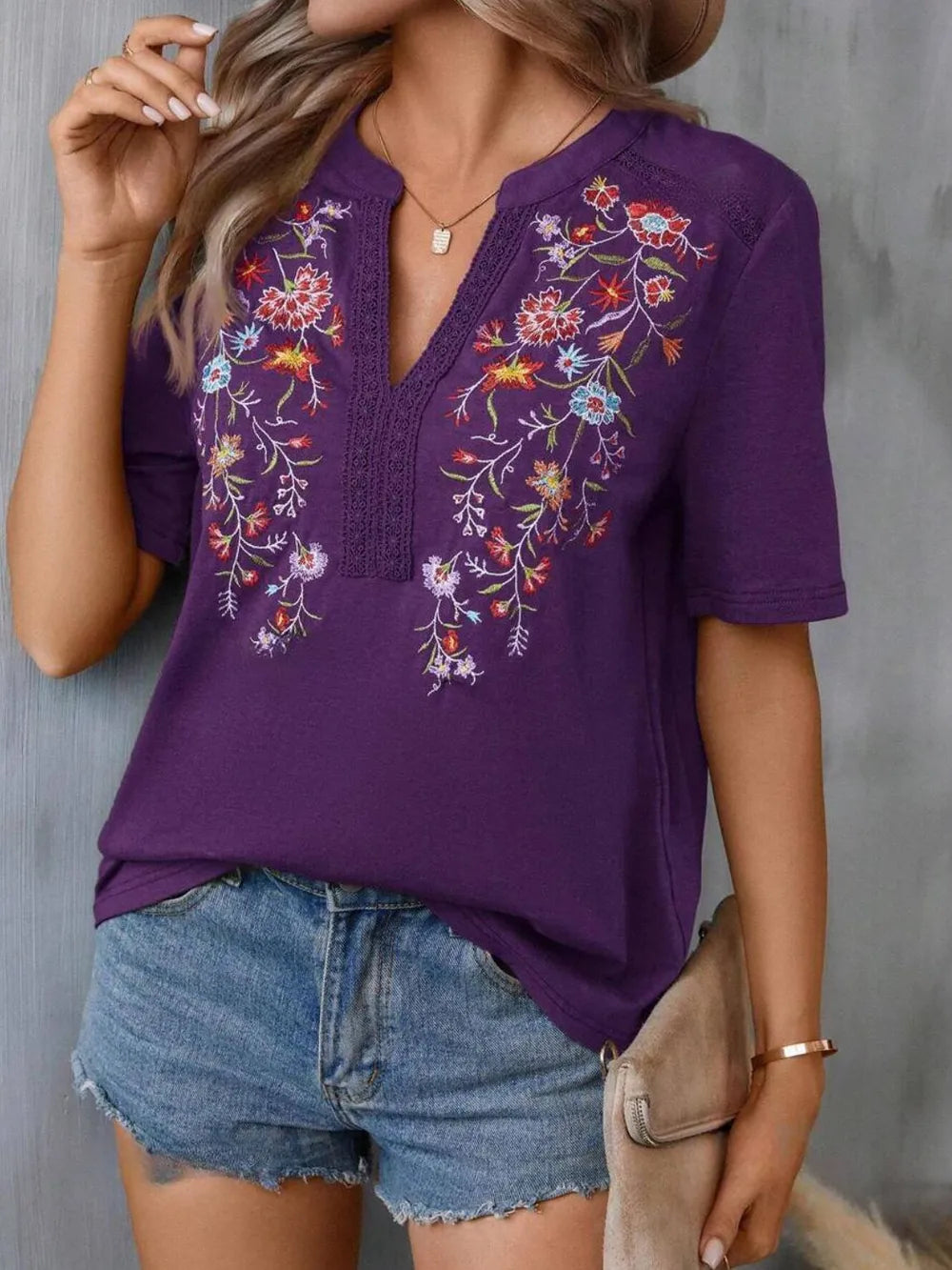 Embroidered Notched Short Sleeve T-shirt (16)
