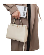 Large Capacity Simple Good Texture Commuter Messenger Bag photo 4