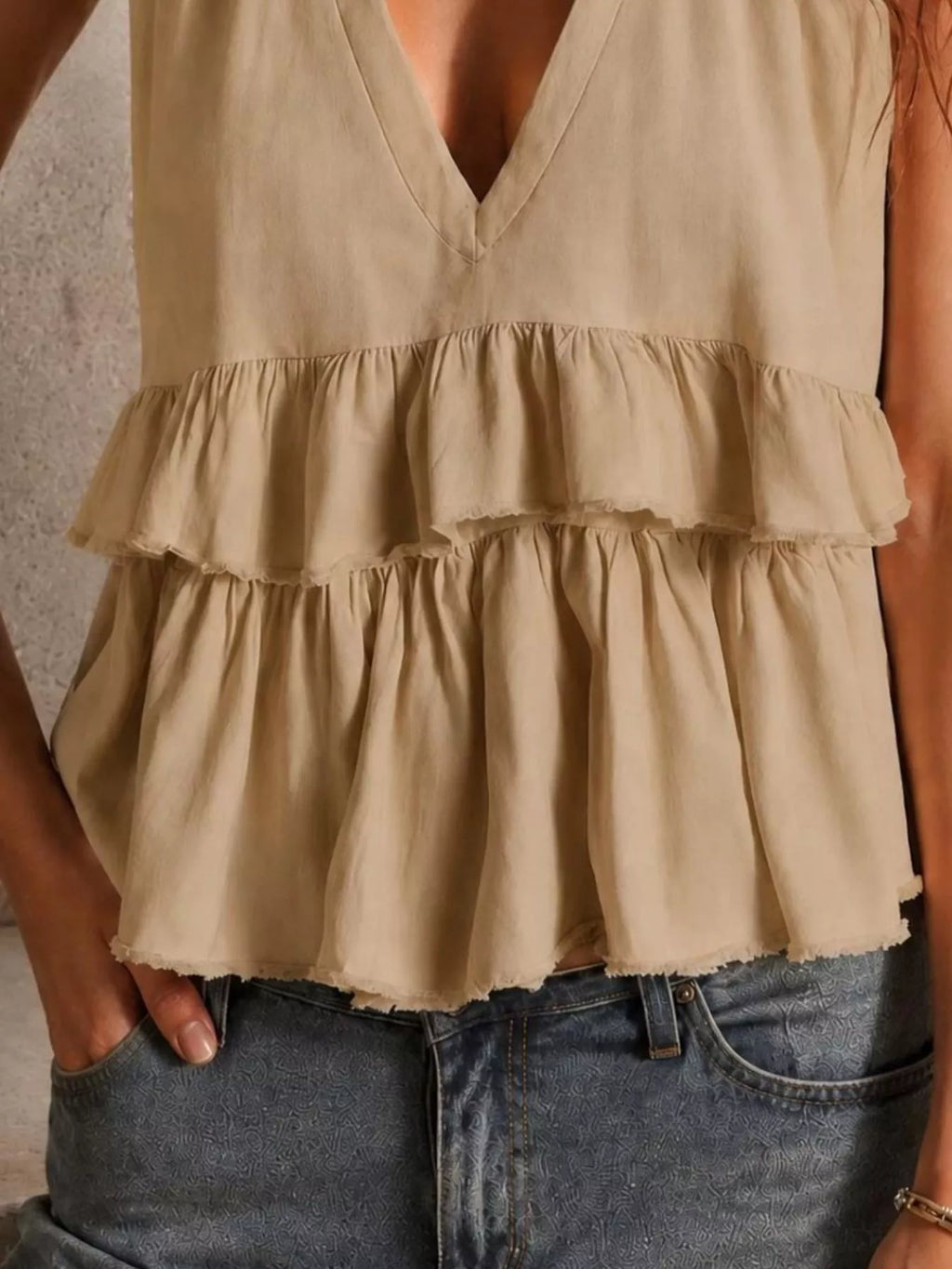 Ruffled V-neck Sleeveless Top (6)