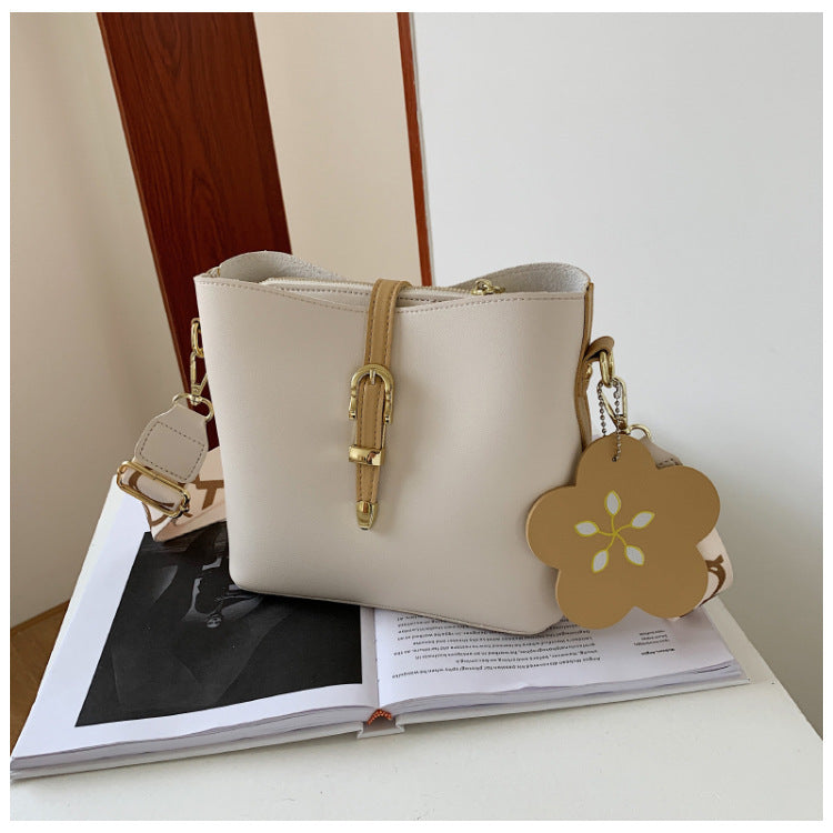 Large Capacity Shoulder Bag Wide Strap Crossbody photo 13