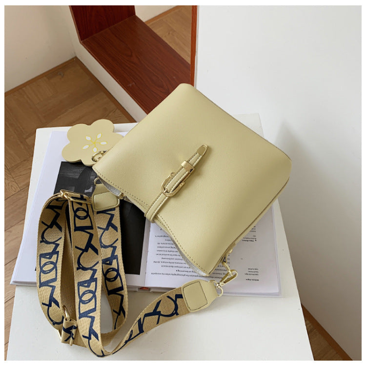 Large Capacity Shoulder Bag Wide Strap Crossbody photo 6