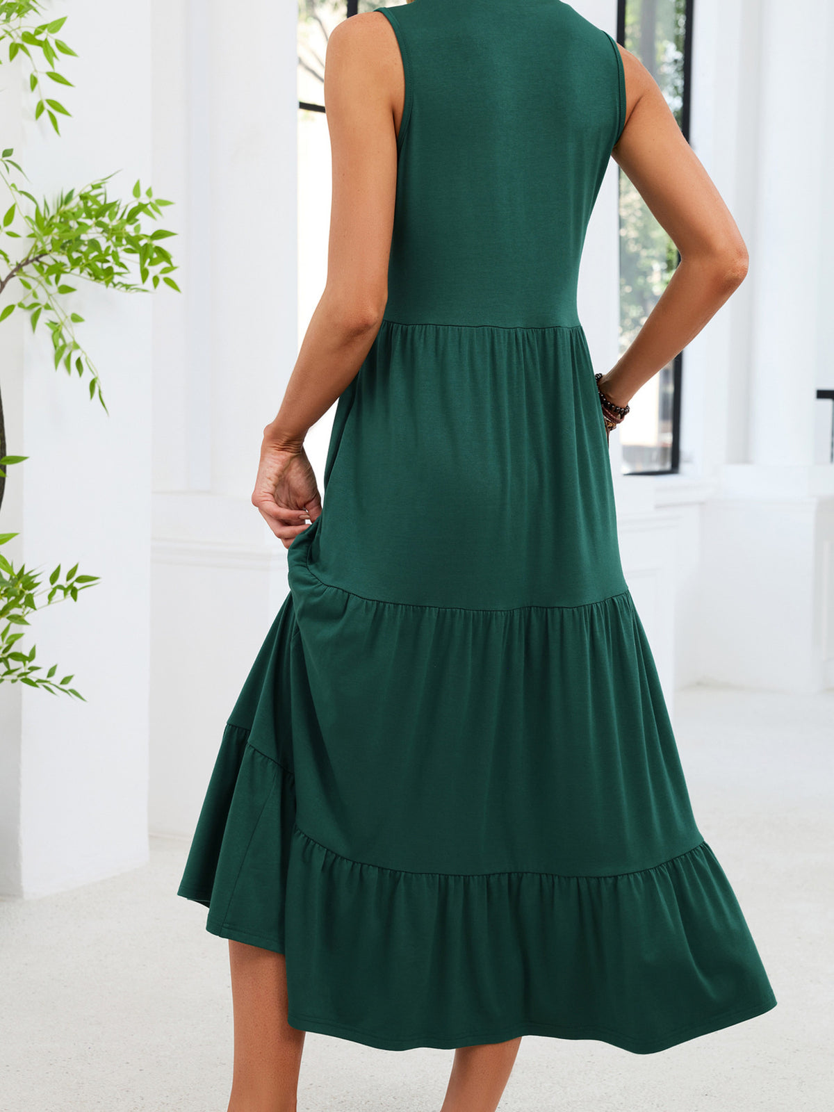 Sleeveless Notched Tiered Midi Dress (23)