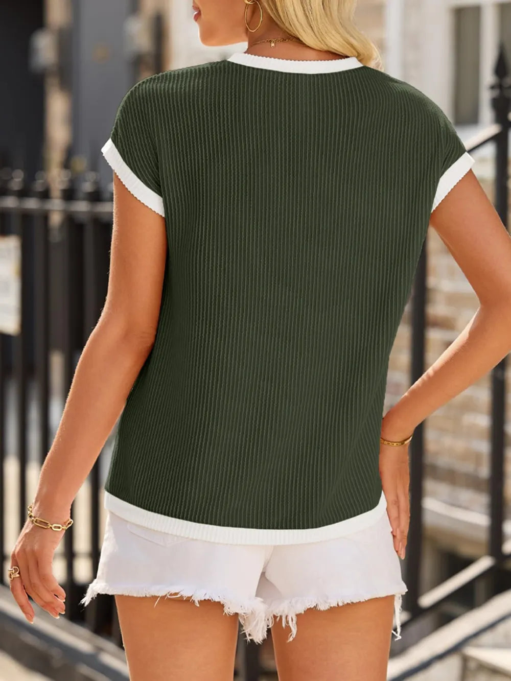 Contrast Trim Round Neck Short Sleeve T-shirt (3)