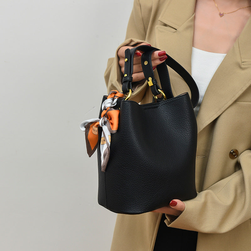 Shoulder Crossbody Casual High-end Commuter Tote Bag photo 2