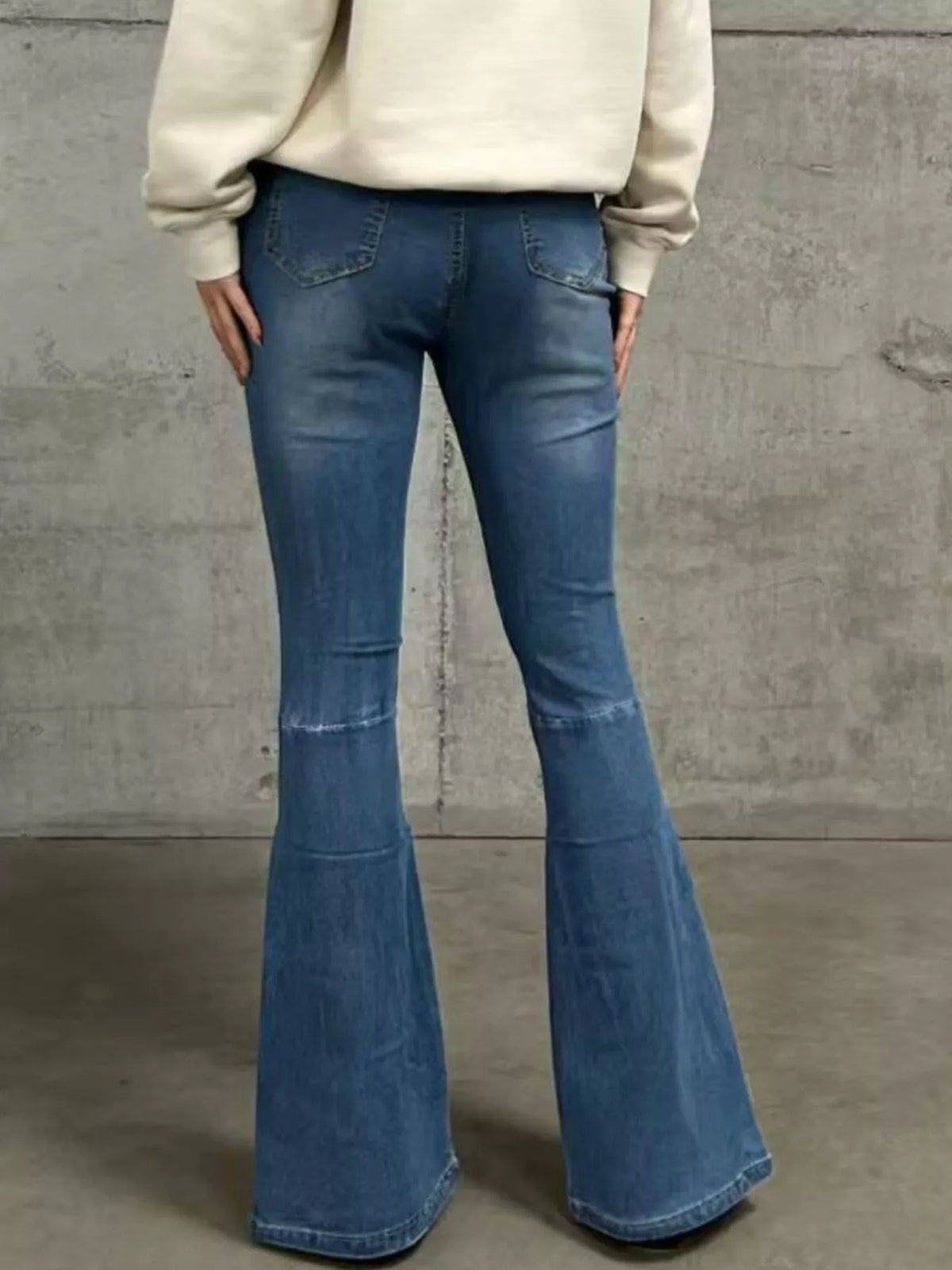 High-waisted Flare Jeans (4)