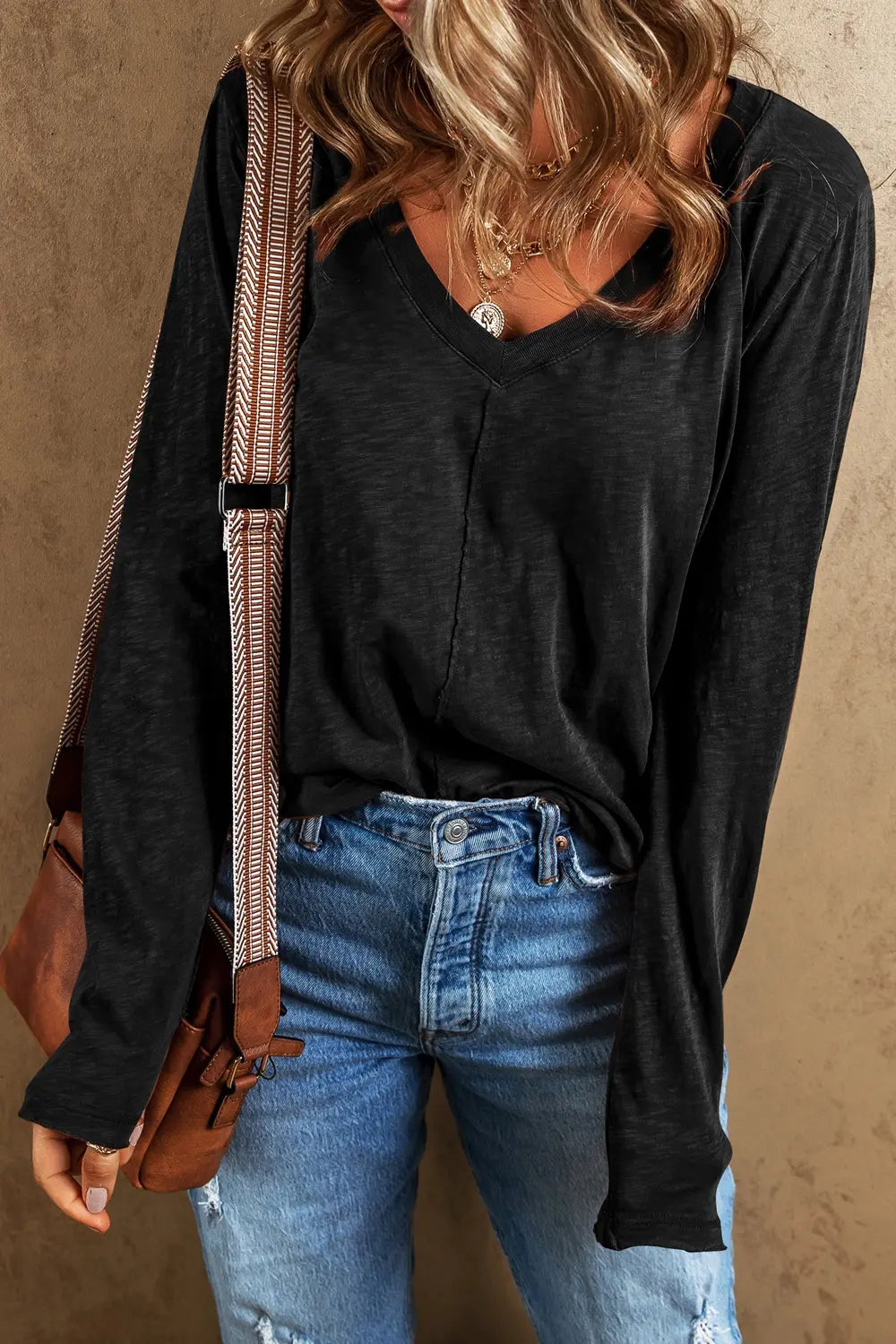 Exposed Seam V-neck Long Sleeve T-shirt (5)