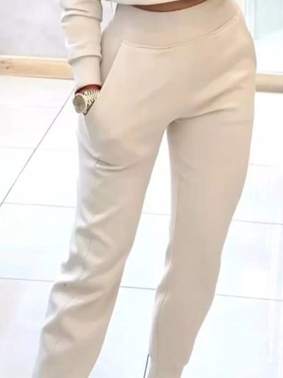 Casual Chic Cropped Sweatshirt Jogger Set (2)