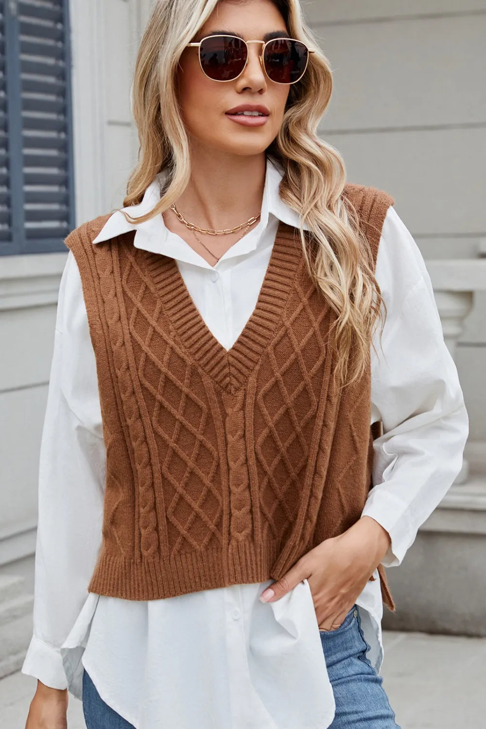 Cable-knit V-neck Sweater Vest (5)