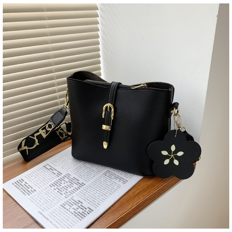 Large Capacity Shoulder Bag Wide Strap Crossbody photo 15