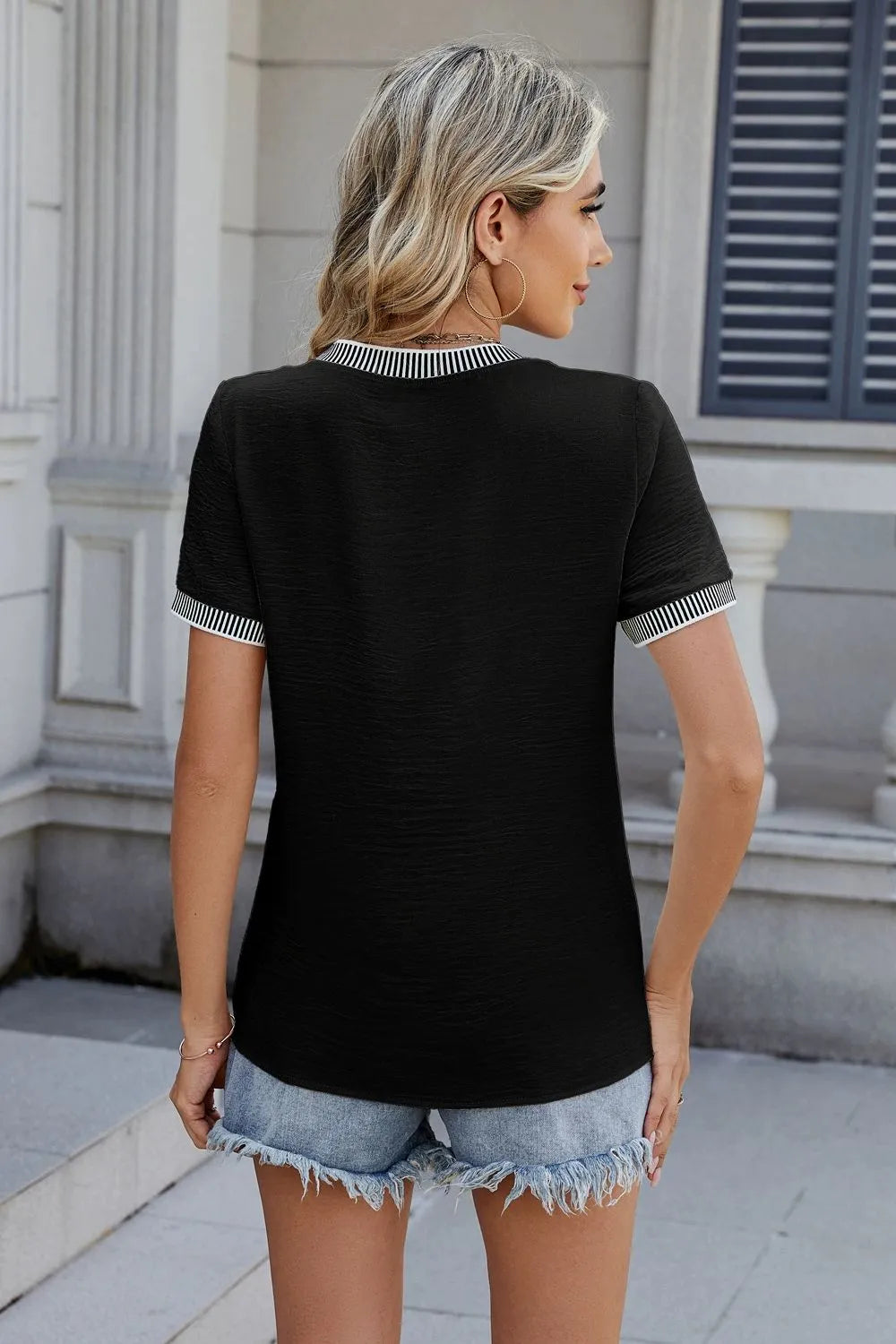 Contrast Trim Round Neck Short Sleeve T-shirt (3)