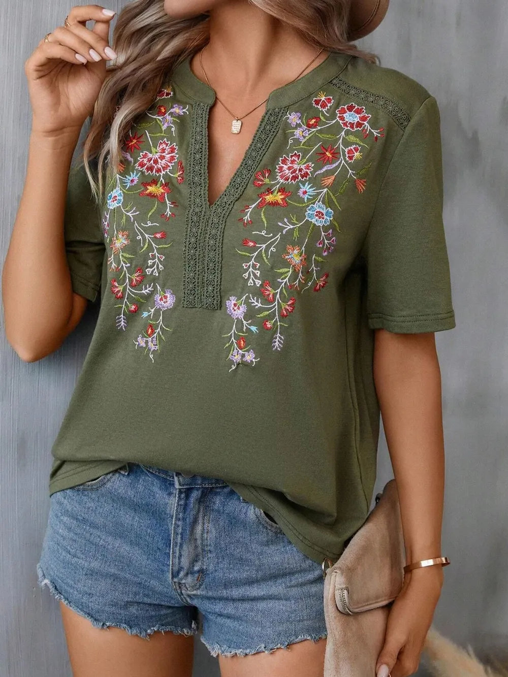 Embroidered Notched Short Sleeve T-shirt (8)