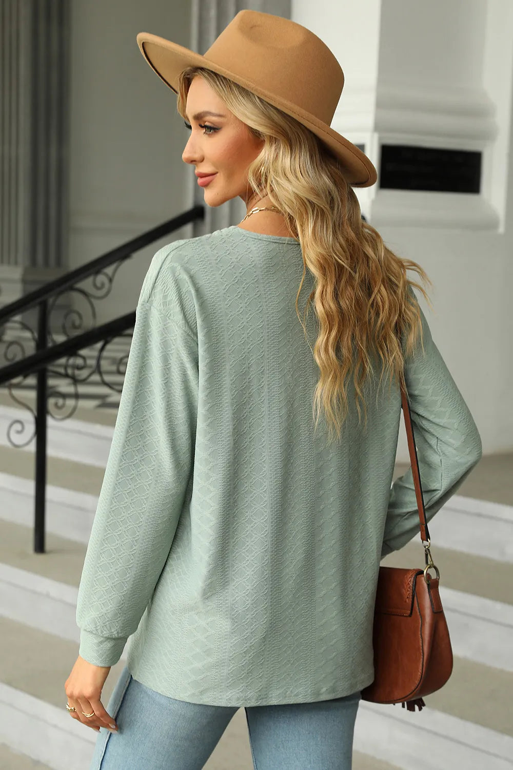 V-neck Long Sleeve T-shirt (25)