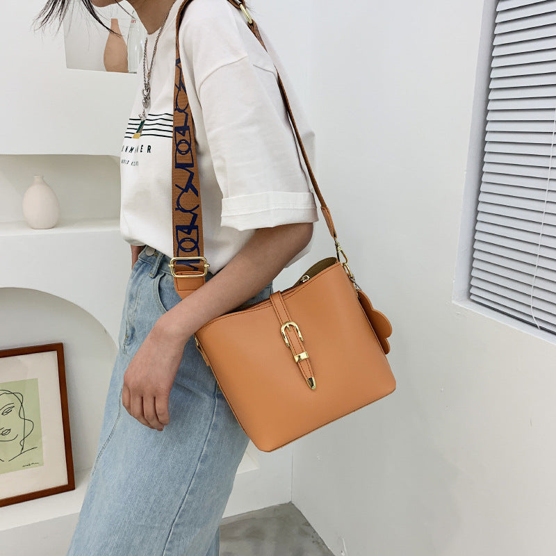 Large Capacity Shoulder Bag Wide Strap Crossbody photo 2