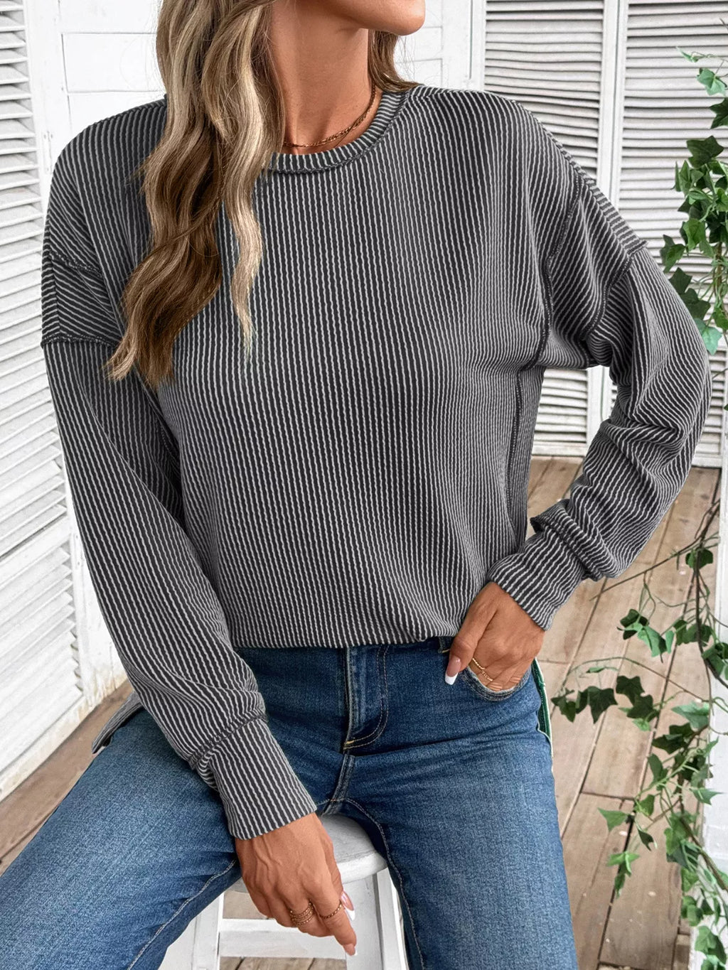 Side Slit Round Neck Sweatshirt (3)