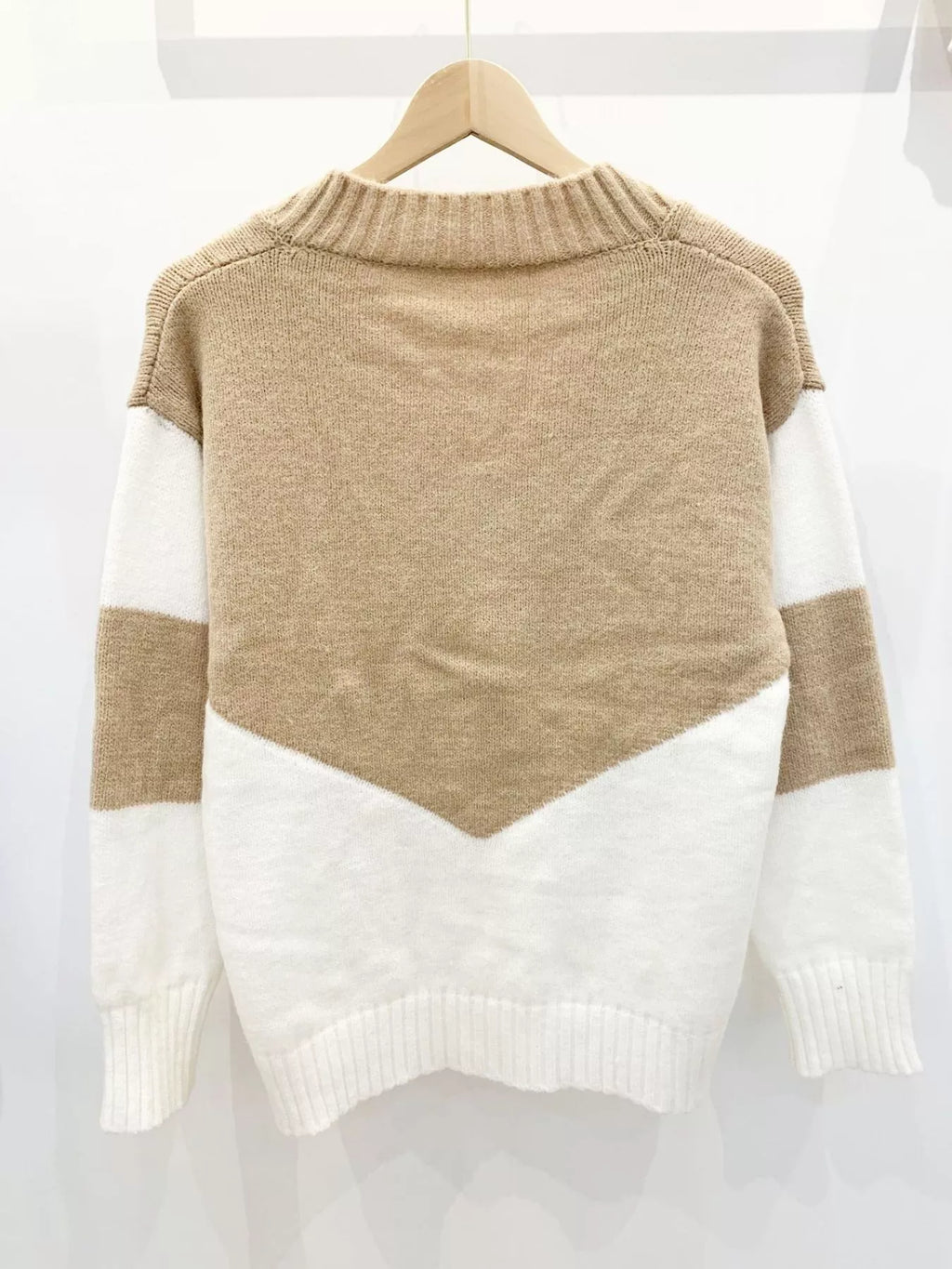 Block V-neck Knit Sweater (3)