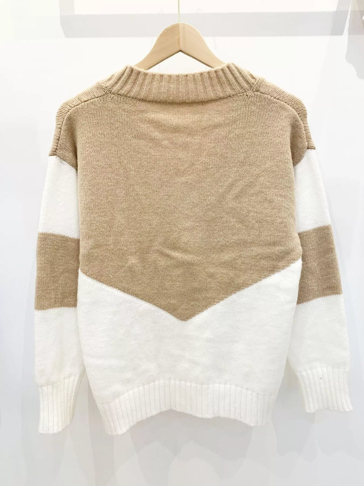Block V-neck Knit Sweater (3)