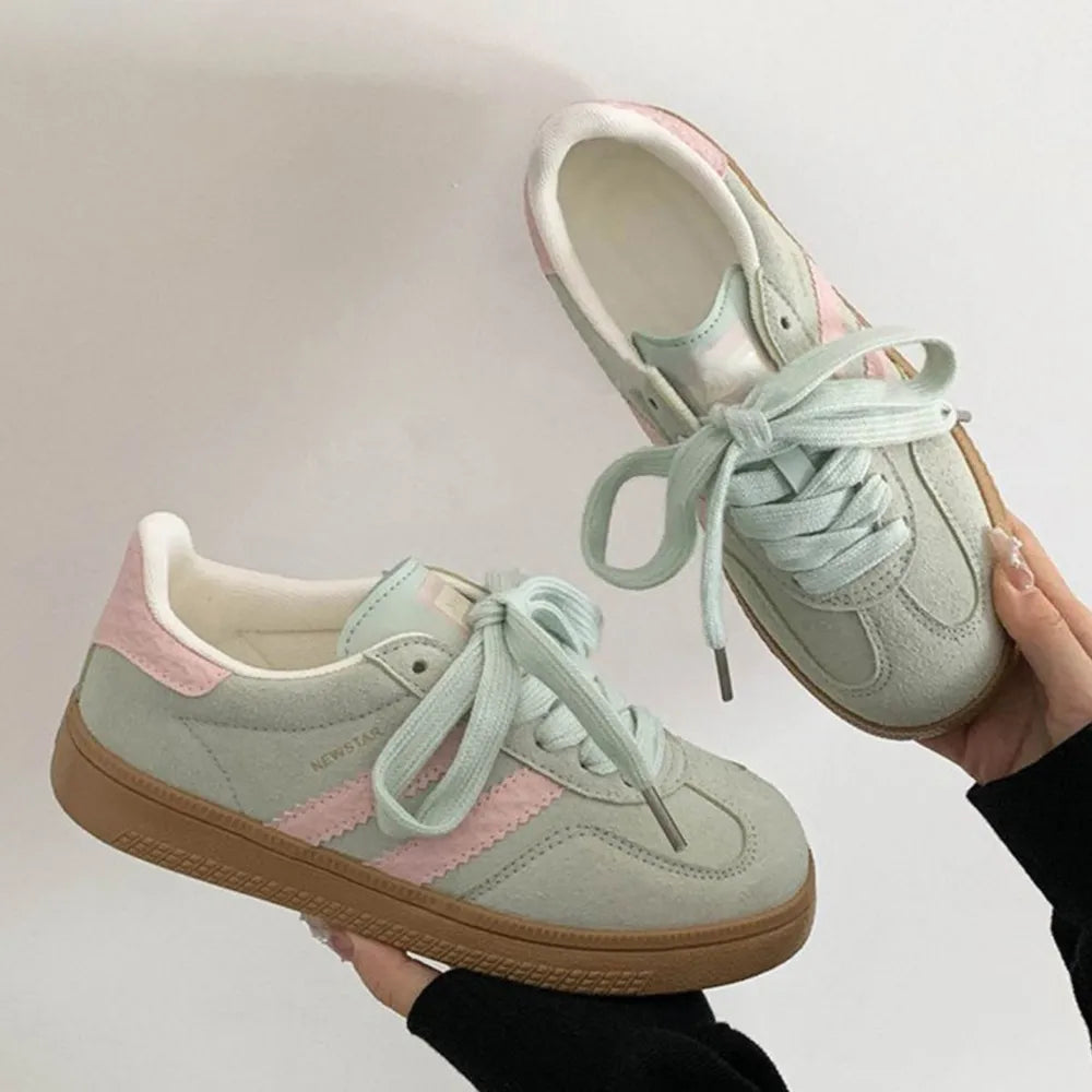 Contrast Round Toe Flat Sneakers (8)