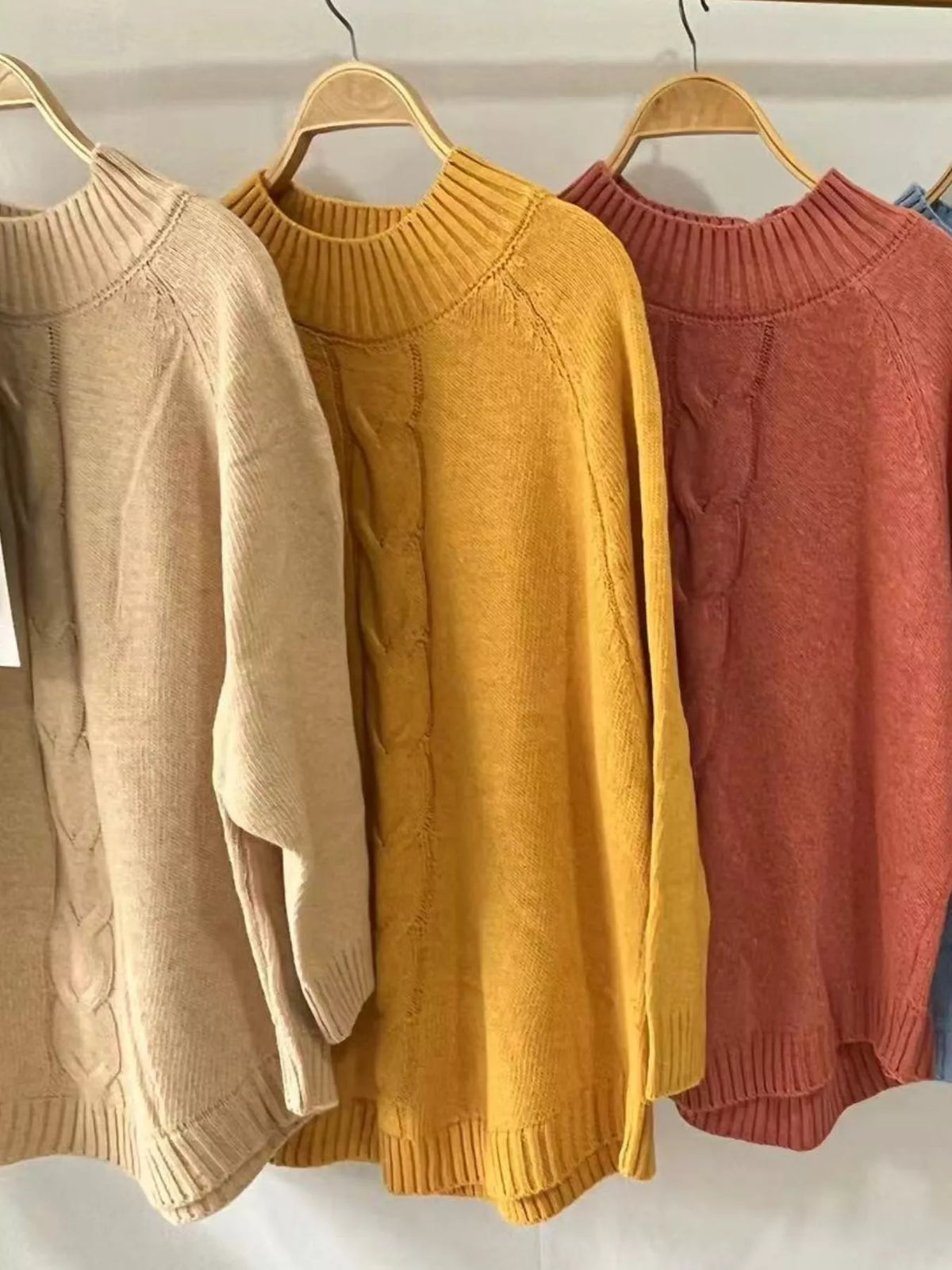 Cable-knit Long Sleeve Sweater (3)