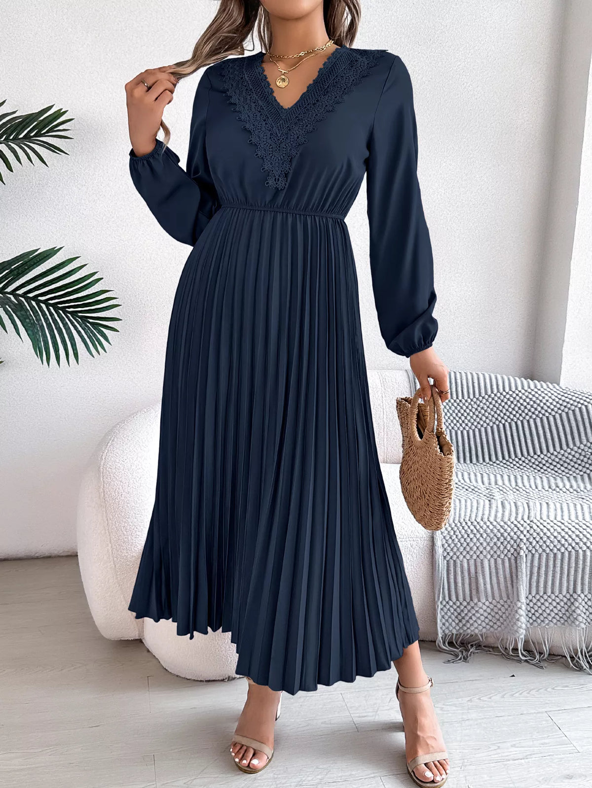 Lace Detail V-neck Pleated Dress (17)