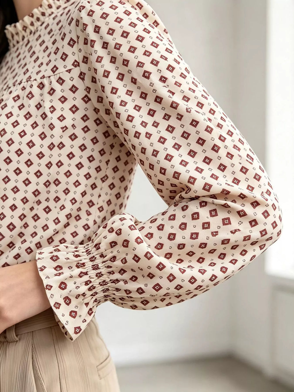 Geometric Print Mock Neck Puff Sleeves Blouse (7)