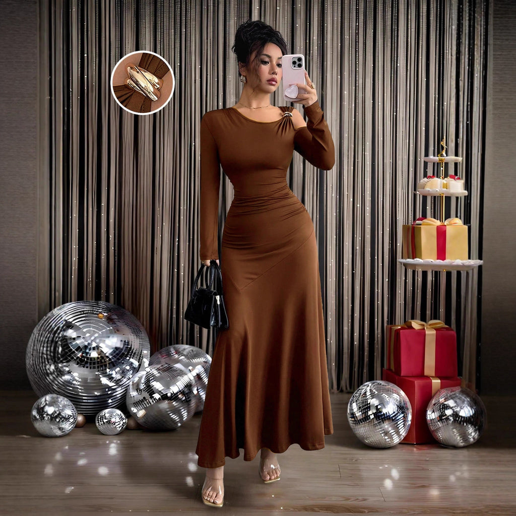 Solid-color Off-shoulder Long-sleeve Dress photo 3