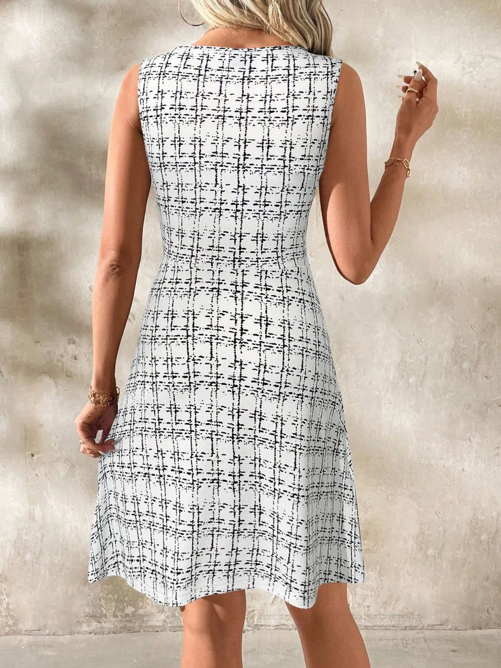 Round Neck Sleeveless Dress (4)