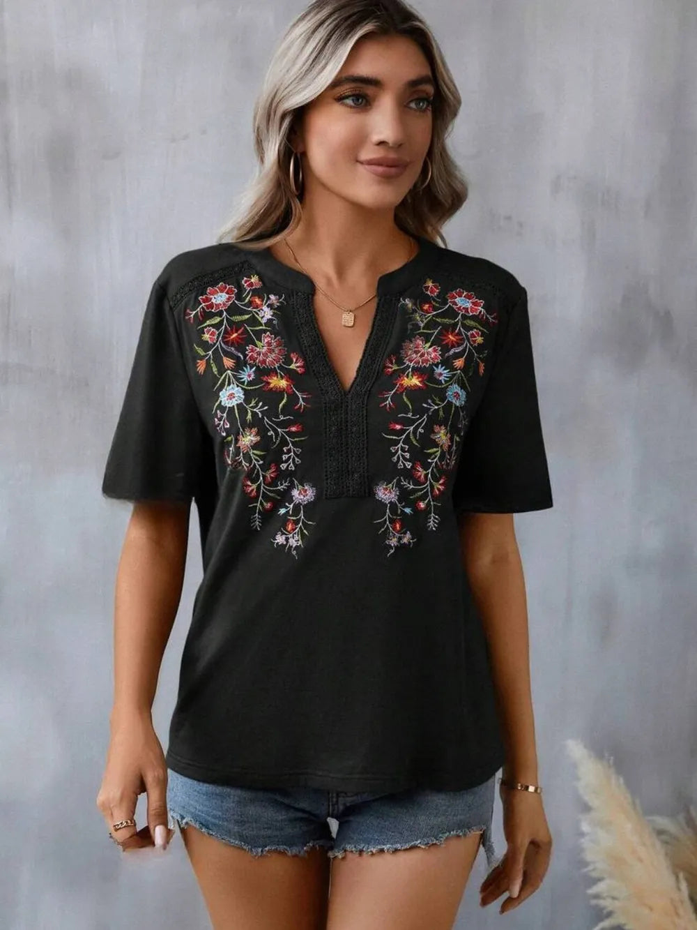 Embroidered Notched Short Sleeve T-shirt (18)