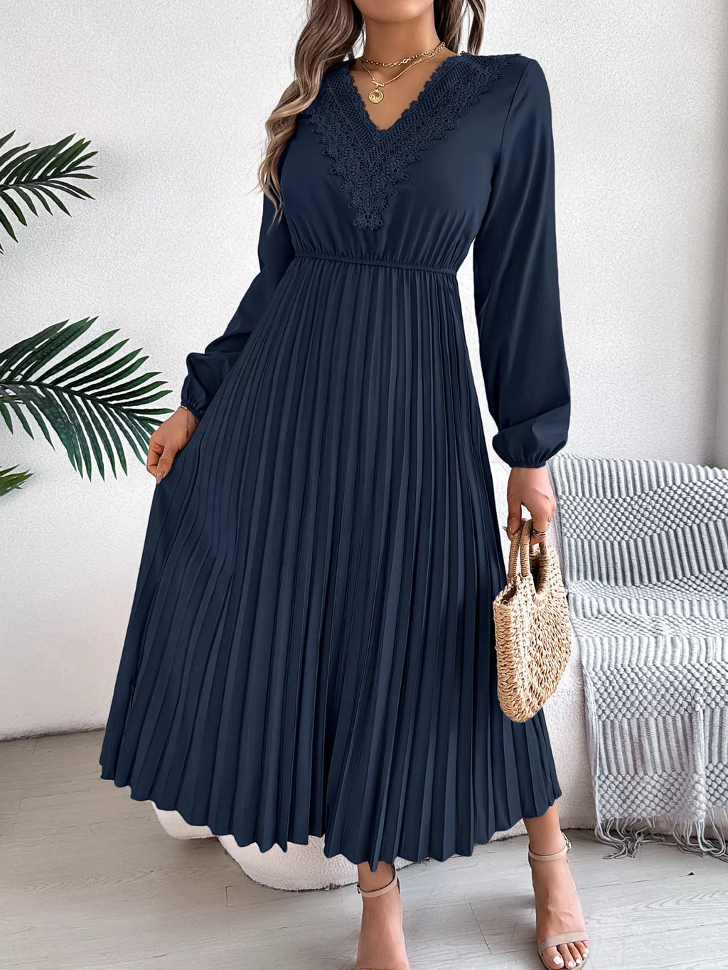 Lace Detail V-neck Pleated Dress (20)