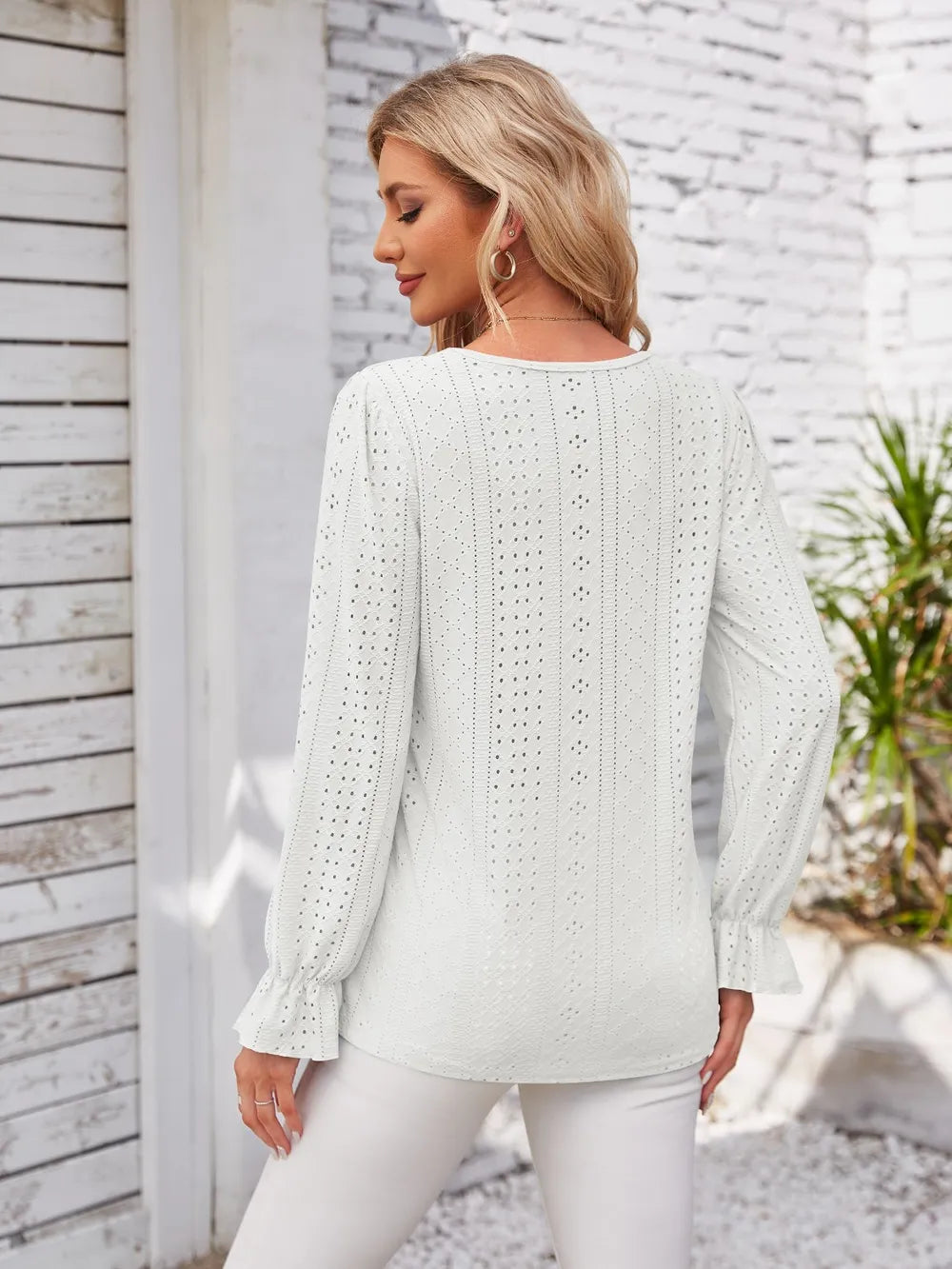 Applique V-neck Flounce Sleeve T-shirt (9)