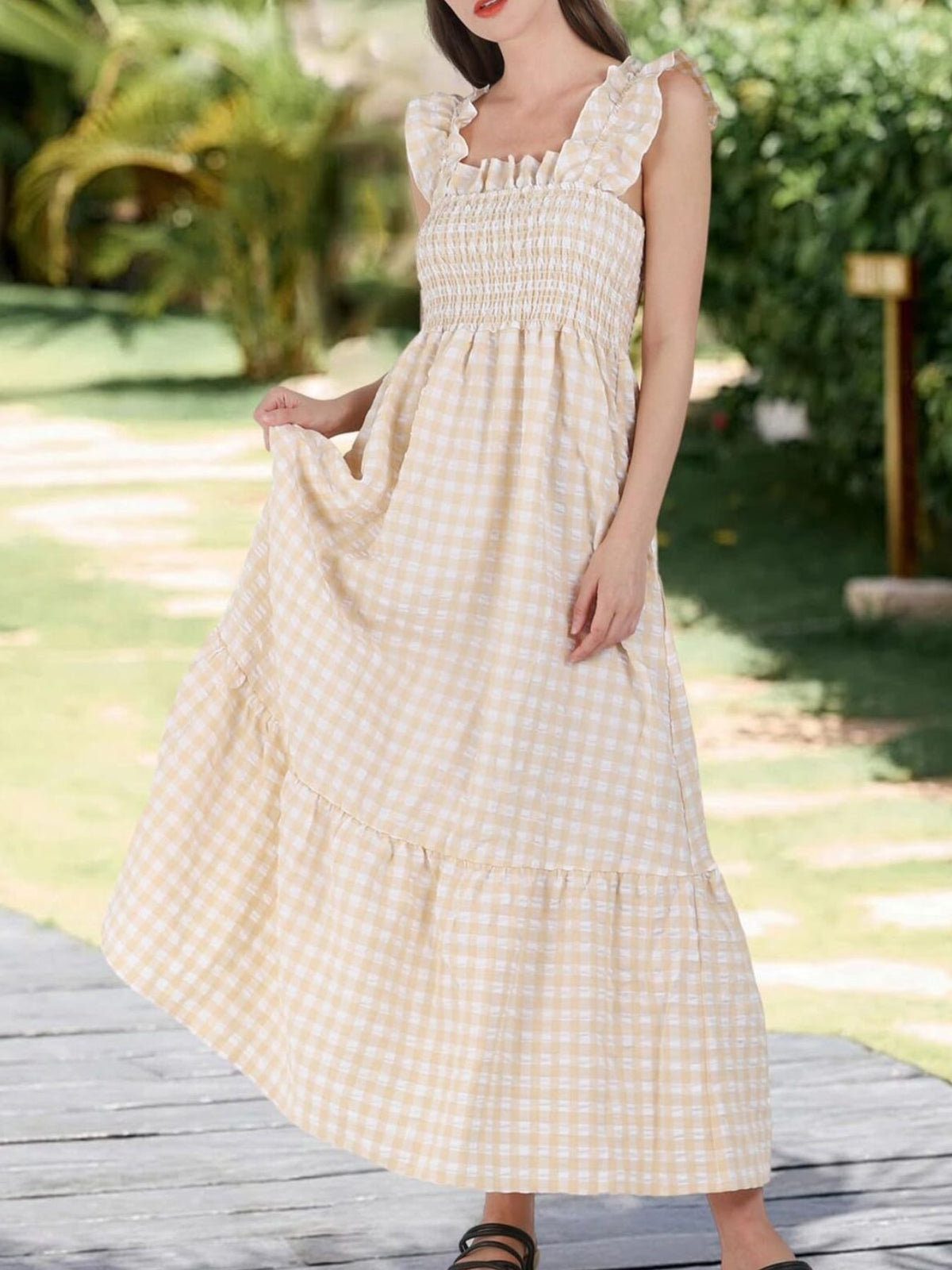 Ruffled Sleeveless Gingham Midi Dress (8)