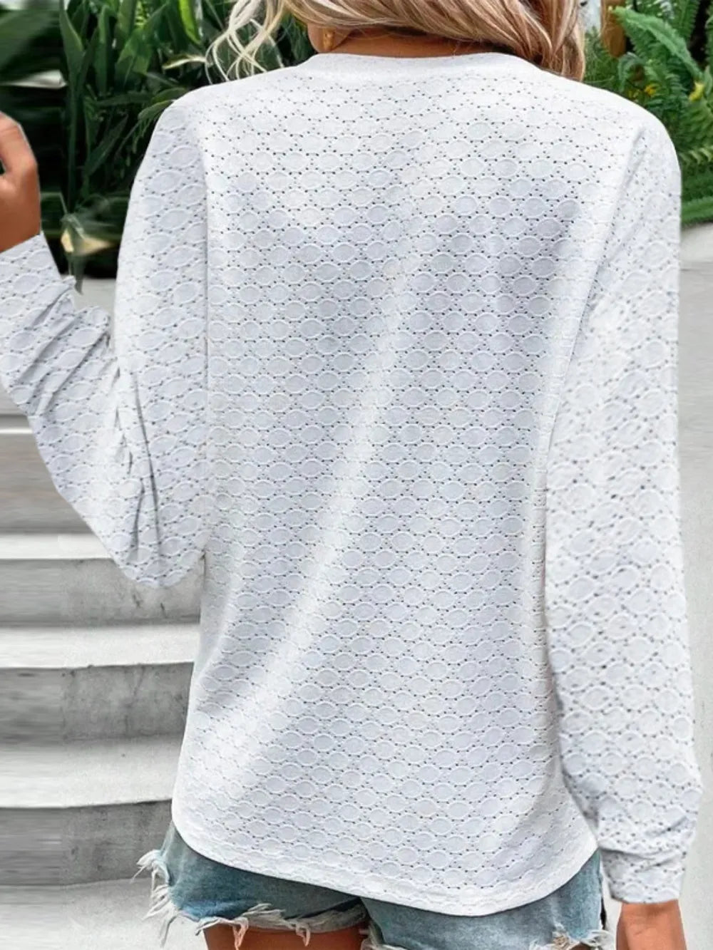 Eyelet Notched Long Sleeve T-shirt (2)