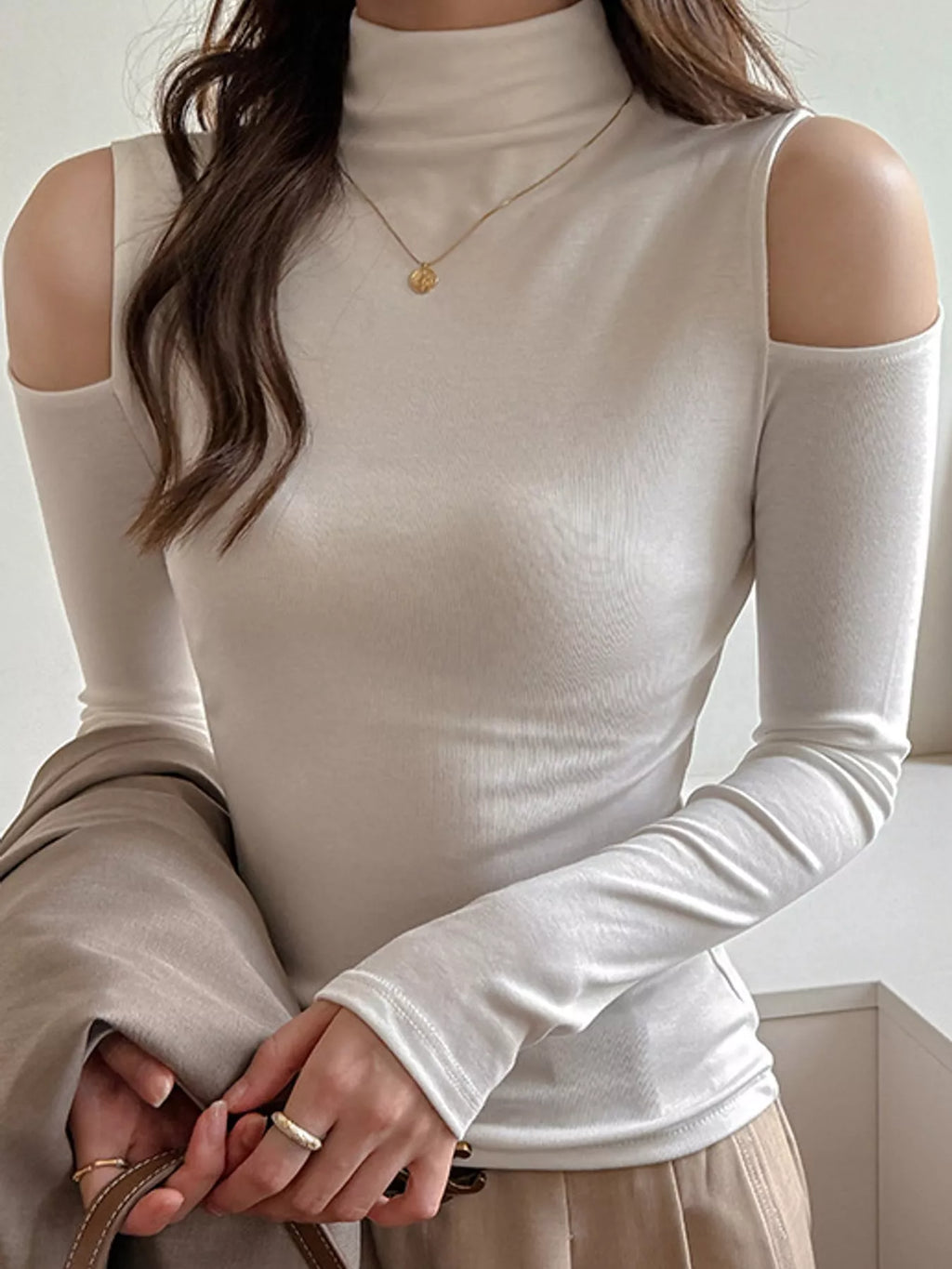 Mock Neck Cold-shoulder Slim-fit T-shirt (4)