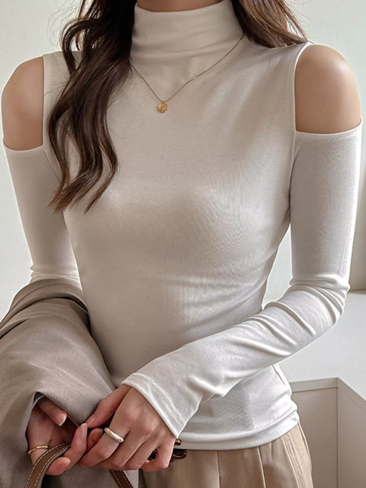 Mock Neck Cold-shoulder Slim-fit T-shirt (4)
