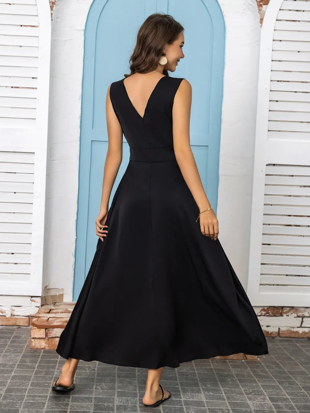 Full Size Slit V-neck Sleeveless Midi Dress (3)