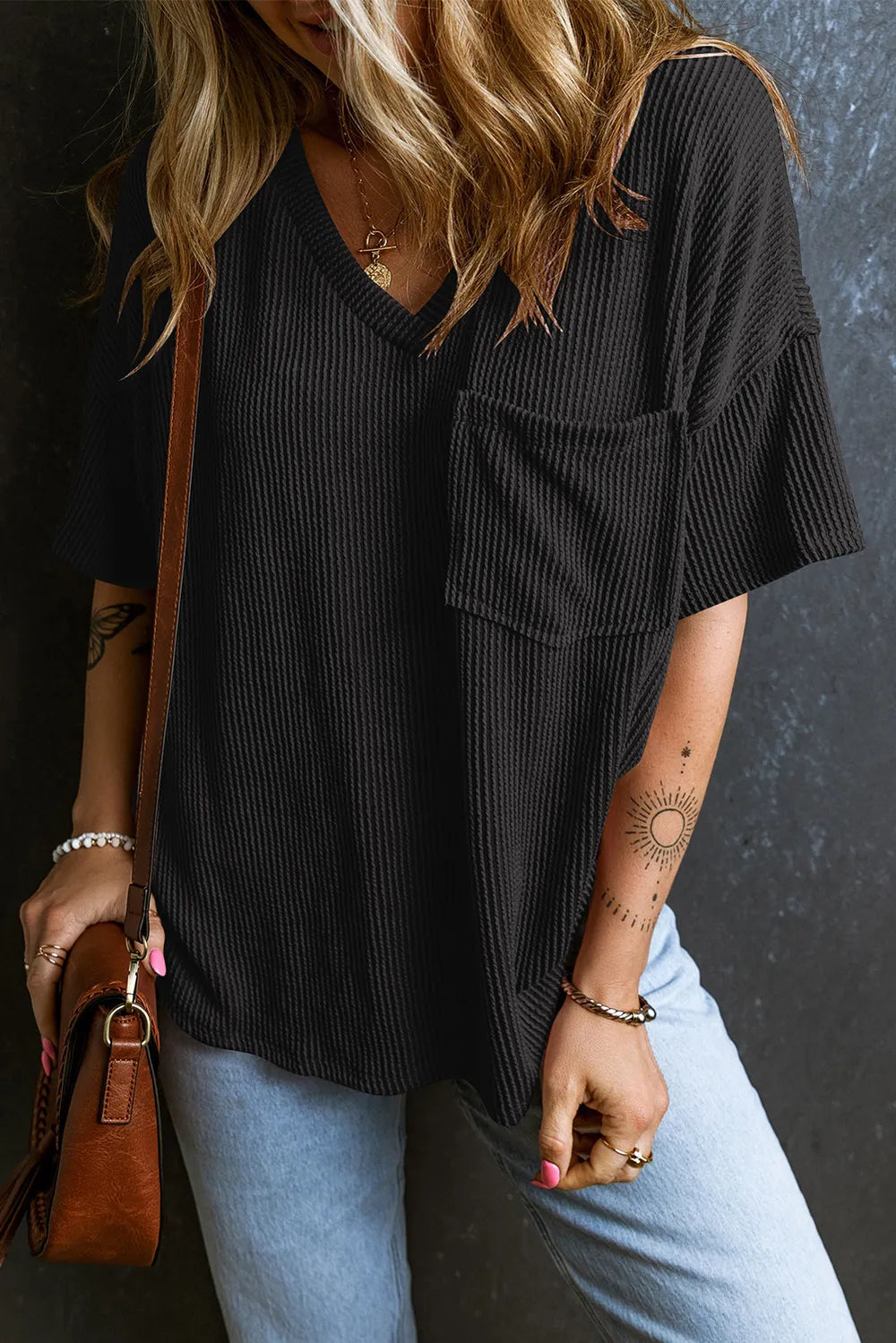 Textured V-neck Dropped Shoulder T-shirt (3)